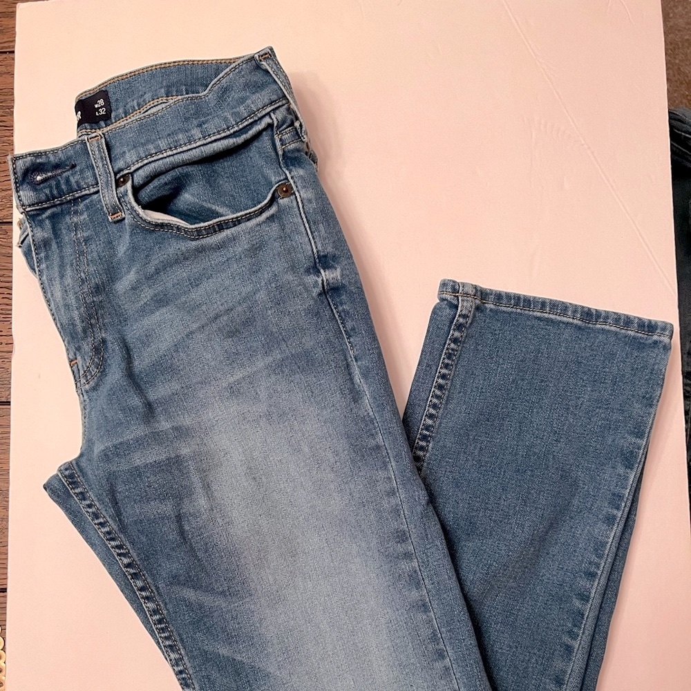 Men’s light blue jeans